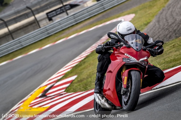 Le Diablo Rosso Corsa II sur circuit