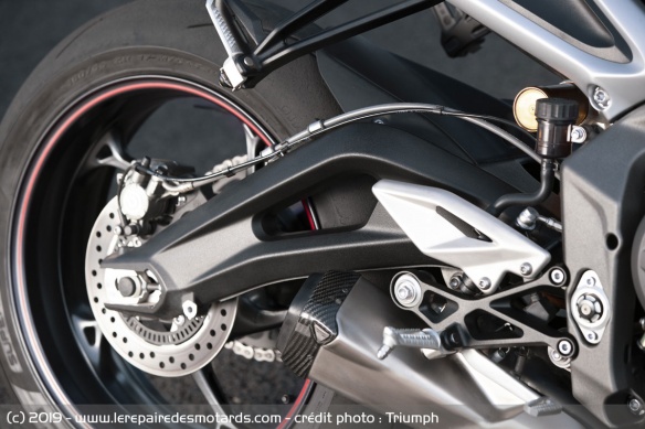 Le bras oscillant de la Triumph Street Triple RS