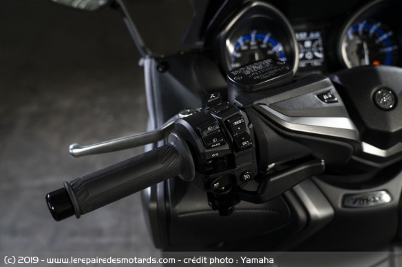 Commodos du Yamaha TMax Tech Max