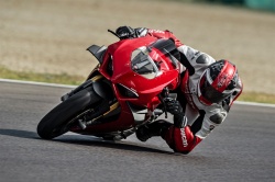 La Ducati Panigale V4 S sur piste