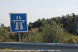 En cyclomoteur sur l'autoroute