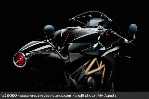 Sportive MV Agusta Superveloce 800