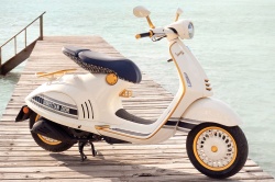 Scooter Vespa 946 Christian Dior