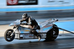 Nouveau record du monde de vitesse pour la moto électrique - Crédit photo : True Cousins