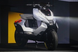 Un scooter électrique high-tech pour CF Moto