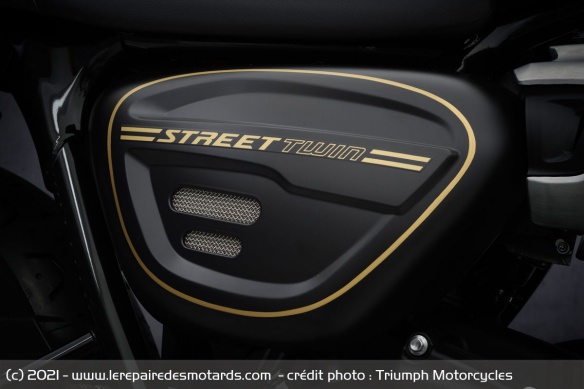 Cache latéral de la Triumph Street Twin Gold Line