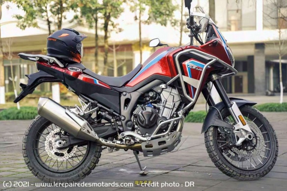 La 500 GS-ADV se dote d'un double réservoir de 40 litres