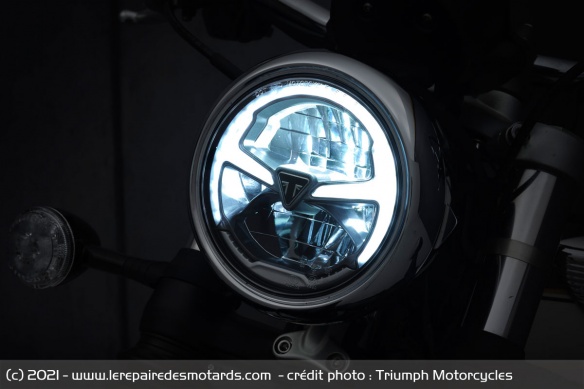 Le phare à Led de la Triumph Bonneville Speedmaster