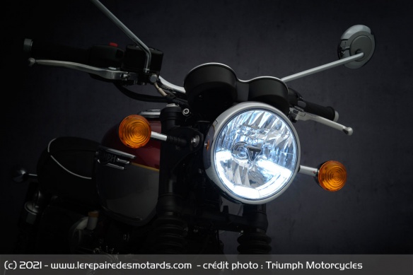 Le phare avant de la Triumph Bonneville T120