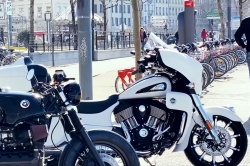 Lyon chasse les motos des trottoirs