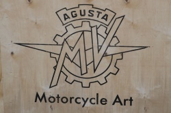 Un scooter électrique MV Agusta en approche