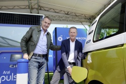 Herbert Dies et Bernard Looney, CEO de VW et BP, lors du lancement du premier flexpole