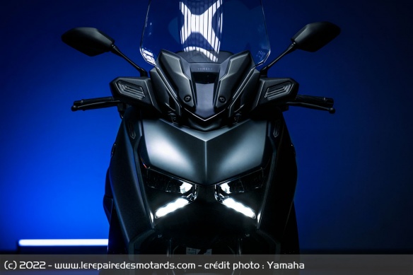 Les phares avant du Yamaha Xmax 300 2023