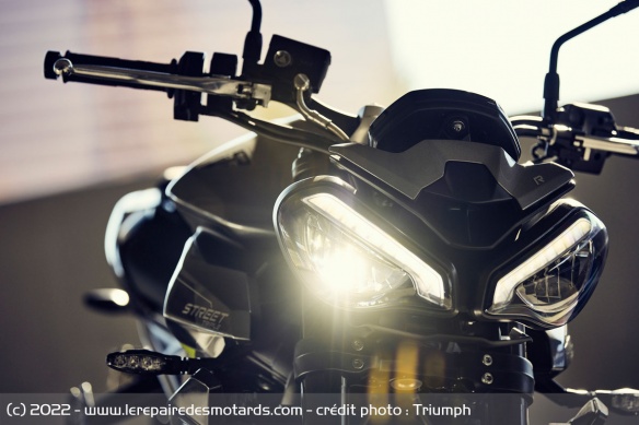 Phares avant de la Triumph Street Triple 765 R