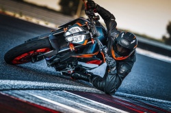 Roadster KTM 890 Duke R