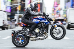 Roadster MV Agusta Dragster RR SCS America