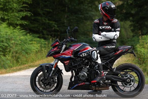 Le constructeur rhabille son roadster aux couleurs du team Yoshimura SERT Motul