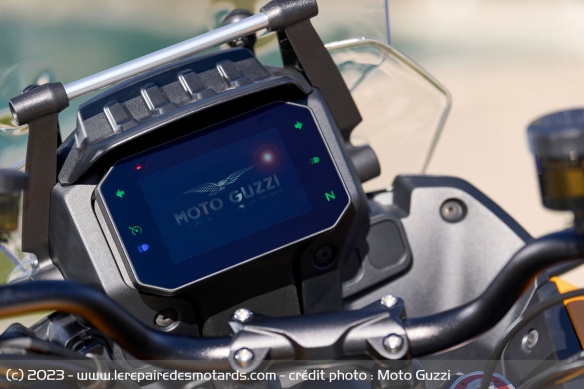 Le compteur de la Moto Guzzi Stelvio