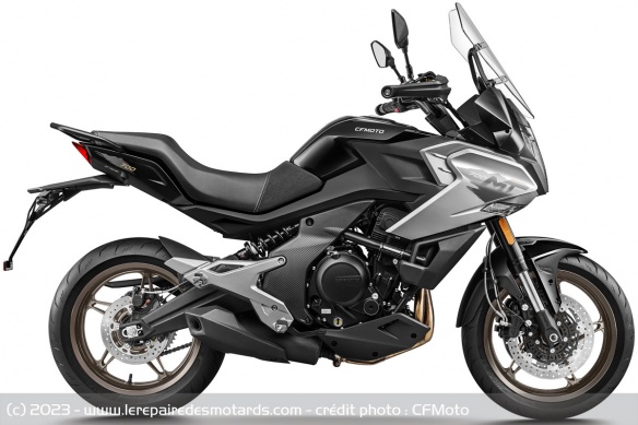 La CFMoto 700 MT sera disponible courant juillet