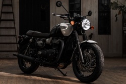 Roadster Triumph Bonneville T120 Black DGR Limited Edition