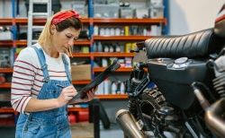 Contrôle technique : Un autre bilan positif pour les motos et scooters - Crédit photo : David Pereiras/Envato