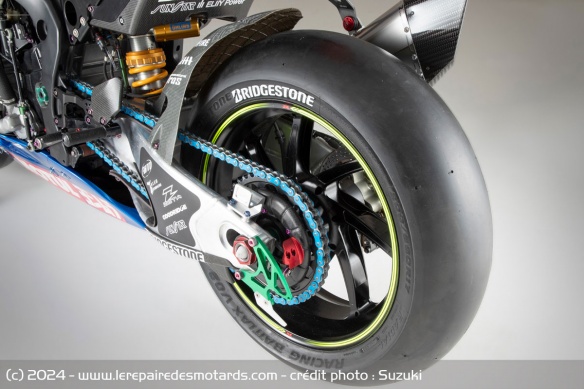 Le pneu arrière Bridgestone de la Suzuki GSX-R1000 du Team Suzuki CN Challenge