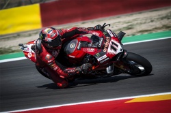 WSBK : Bulega en pole position au Motorland - Crédit photo : Ducati