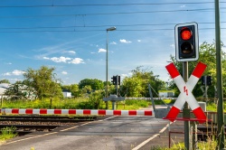 Une signalisation lumineuse à l'essai pour les passages à niveau - Photo d'illustration, crédit : Kinek00/Envato