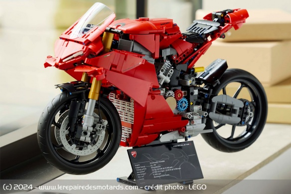 LEGO Technic Ducati Panigale V4 S