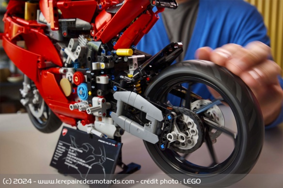 LEGO Technic Ducati Panigale V4 S