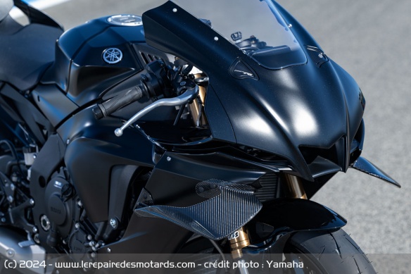 Les ailettes aérodynamiques de la Yamaha R1 Race 2025