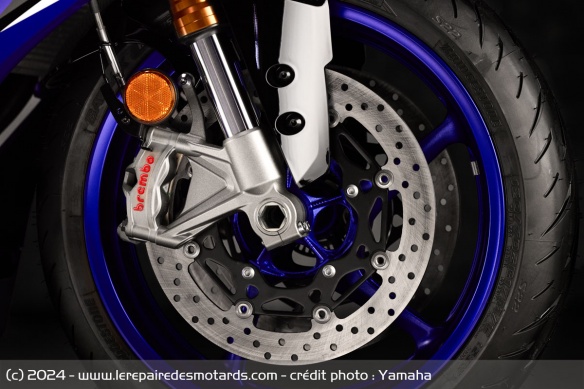 Sportive Yamaha R9