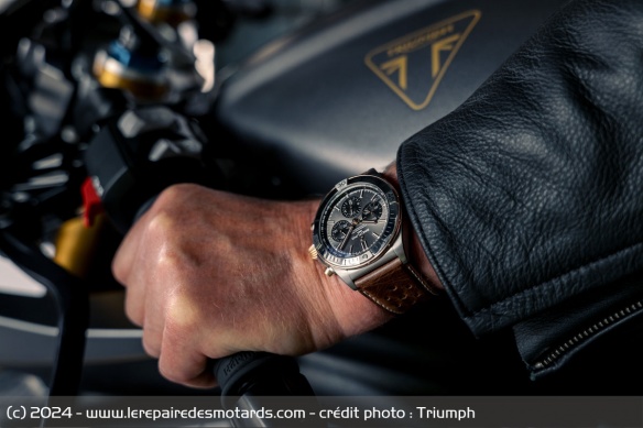 Montre Breitling Chronomat B01 42 Triumph