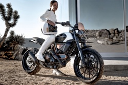 Moto Ducati Scrambler 10° Anniversario Rizoma Edition