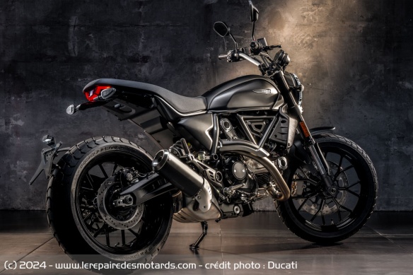 Moto Ducati Scrambler Icon Dark