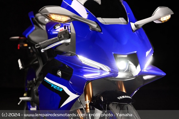 Sportive Yamaha R9