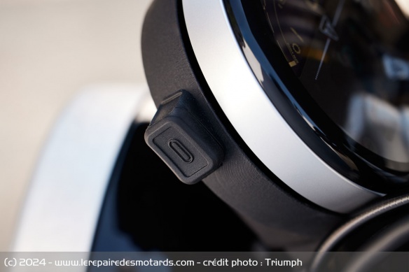 Le port USB-C de la Triumph Speed Twin 1200