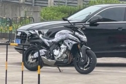 Un roadster à 3 cylindres chez CFMOTO