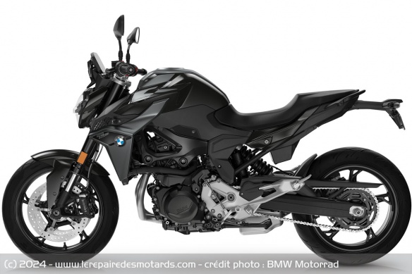 Roadster BMW F 900 R Triple Black