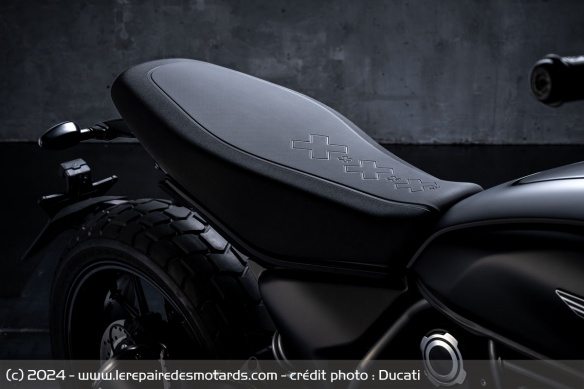 Moto Ducati Scrambler Icon Dark