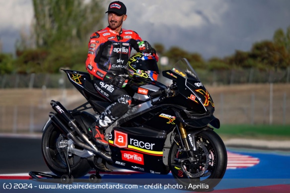 Max Biaggi sur l'Aprilia RSV4 X ex3ma