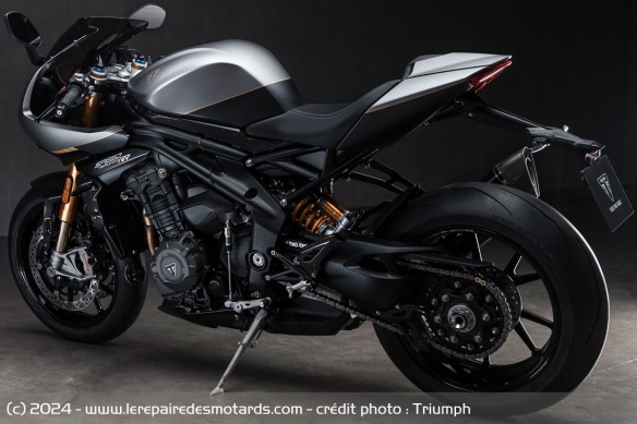 Sportive Triumph Speed Triple 1200 RR Breitling