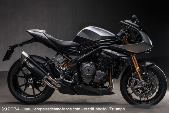 Sportive Triumph Speed Triple 1200 RR Breitling