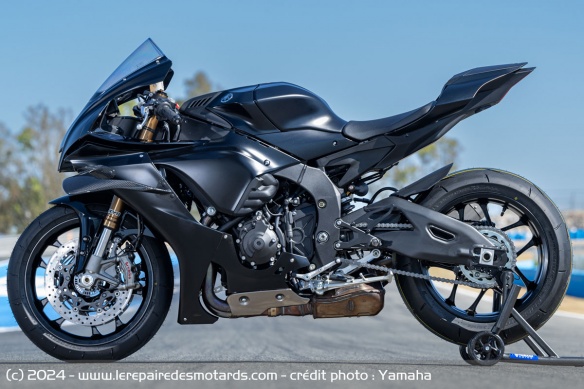 La Yamaha R1 Race 2025