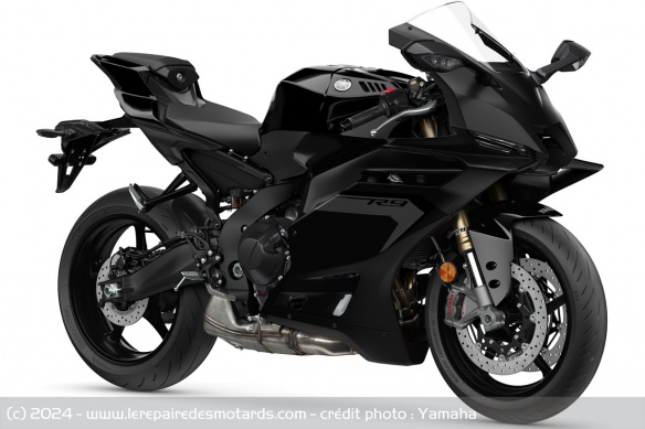 Sportive Yamaha R9