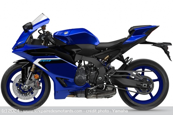 Sportive Yamaha R9