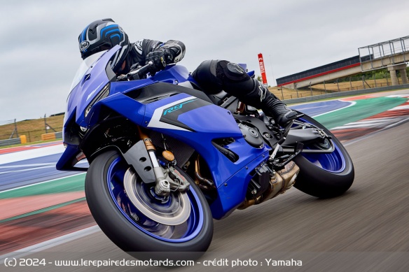 Sportive Yamaha R9