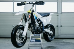 Supermotard Husqvarna FS 450 2025