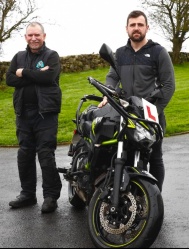 Michael Dunlop passe son permis - Crédit photo : Moto Training NI