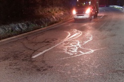 De l'huile versée sur une route à motards - Crédit photo : Polizeipräsidium Oberbayern Süd